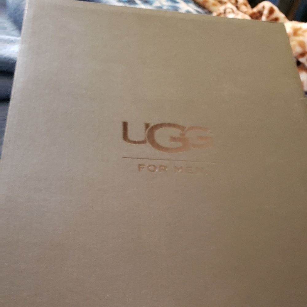 New Ugg slides never worn Gray